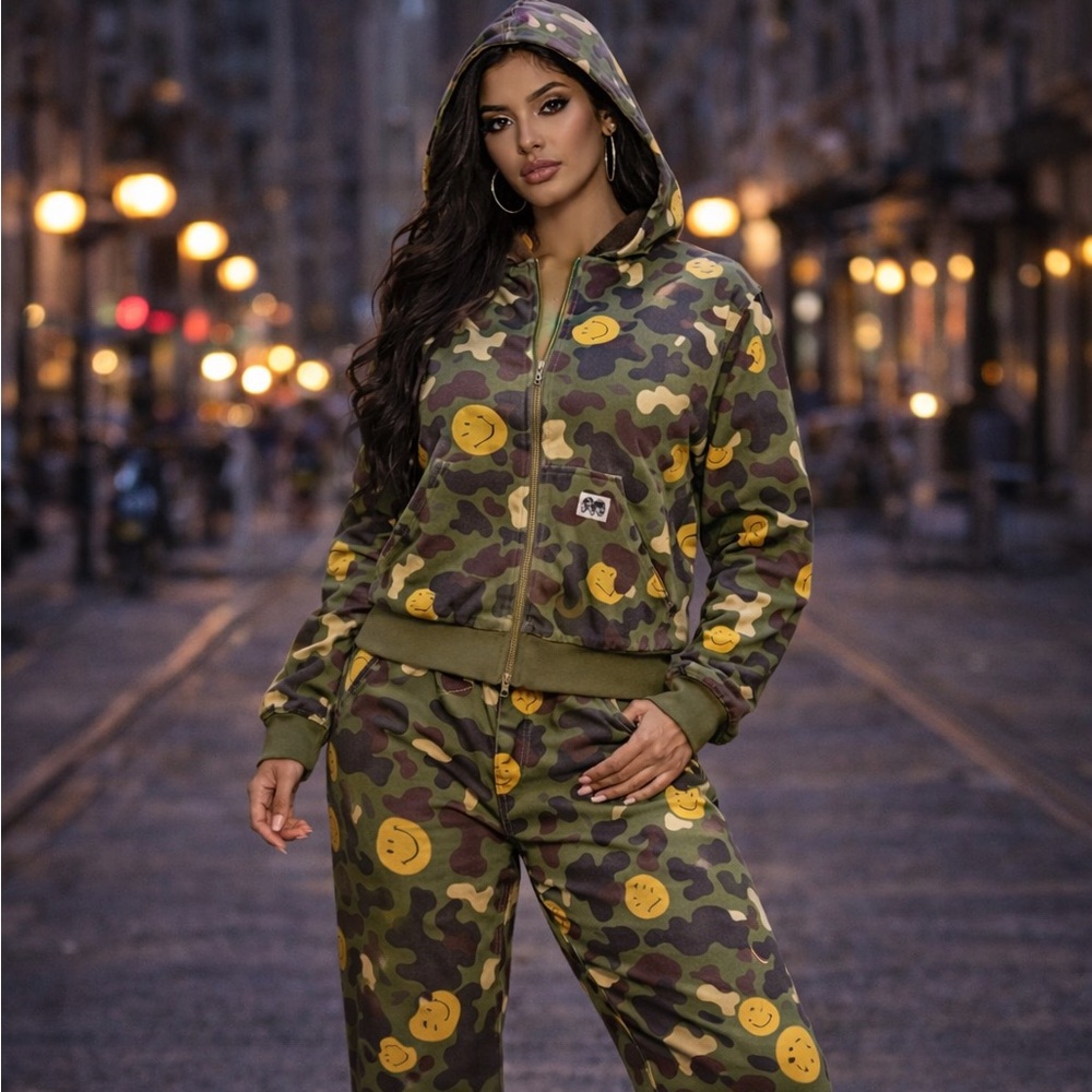 Camo Smiley Face Hoodie & Pants Set – Streetwear Graphic Tracksuit Size Medium